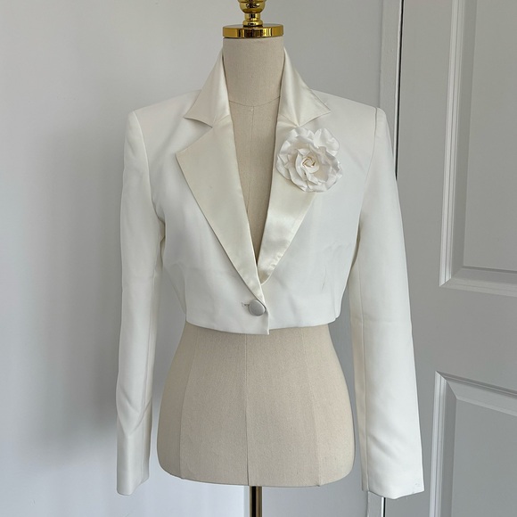 AMANDA UPRICHARD X REVOLVE Romeo Blazer - Picture 2 of 8